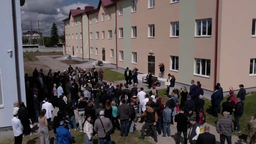 В Анатевці відкрили будинок для постраждалих від війни родин та порушили питання впливу РПЦ