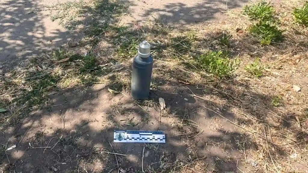 У Снігурівці чоловік носив фугасний снаряд у пакеті — поліція затримала підозрюваного