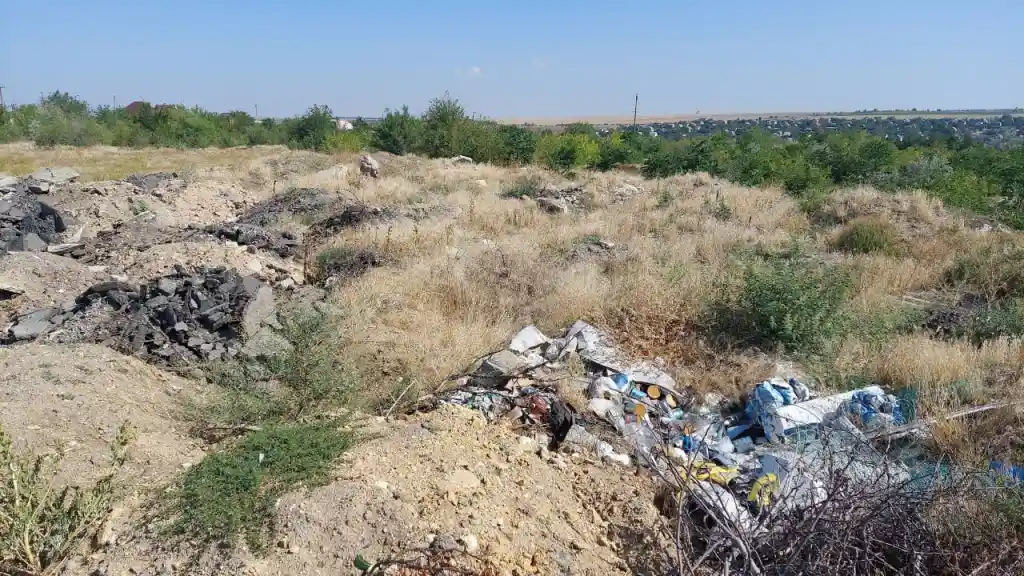 У Тернівці виявили стихійне сміттєзвалище: екологічна інспекція вимагає від міськради його ліквідувати