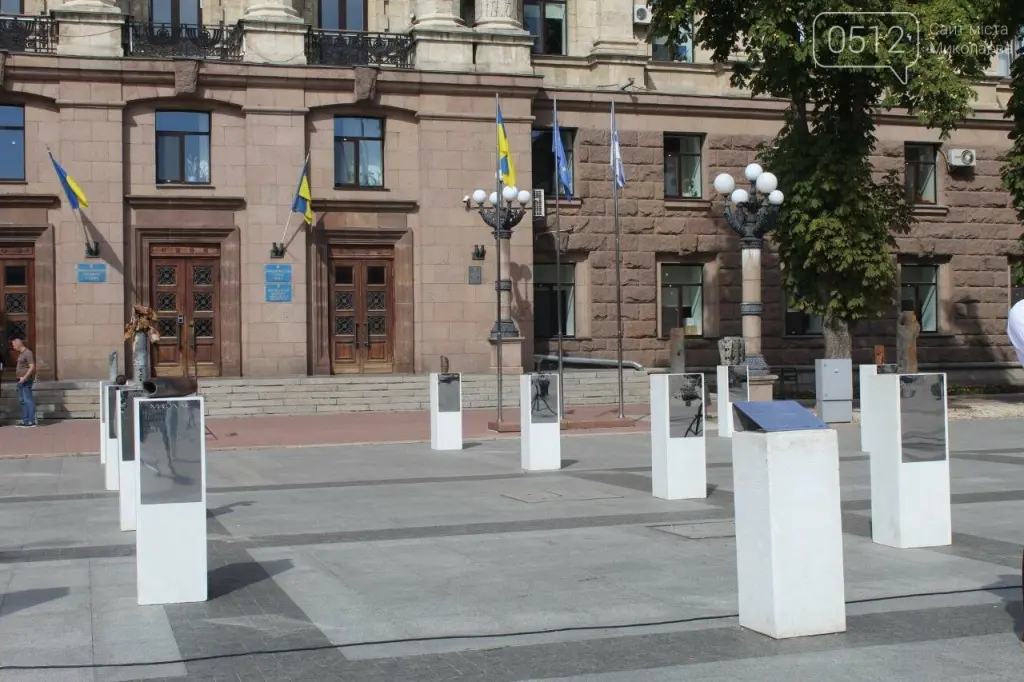 У Миколаєві відкрили «Алею Незламних Міст» з уламками ракет