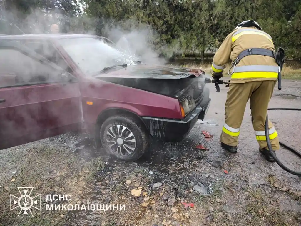 На Миколаївщині за добу сталося п’ять пожеж: врятували жінку та майно