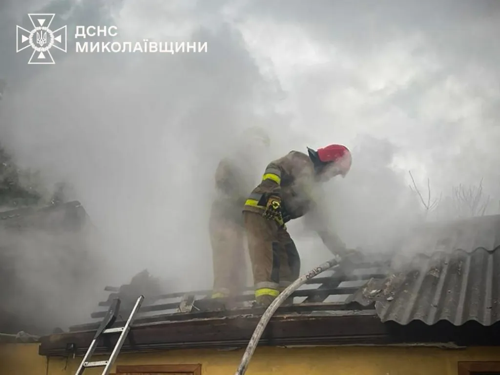 На Миколаївщині за добу сталося п’ять пожеж: врятували жінку та майно