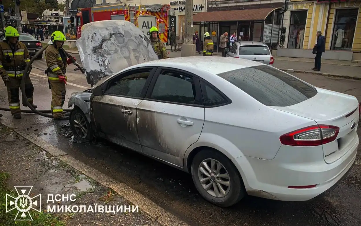 У Миколаєві за добу сталося три пожежі: горів автомобіль, будинок і сміття