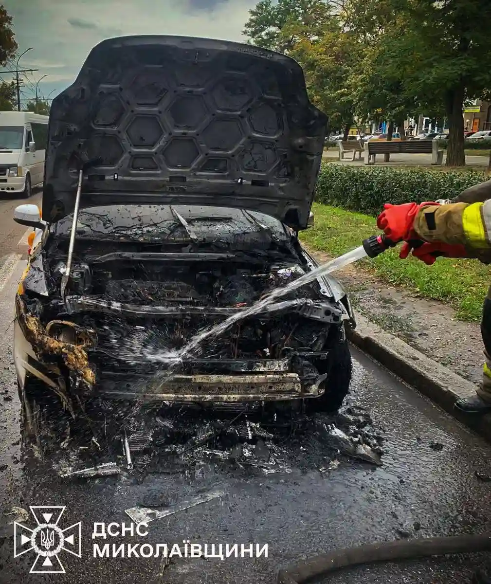 У Миколаєві за добу сталося три пожежі: горів автомобіль, будинок і сміття
