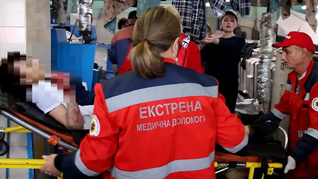 У Миколаєві рятувальники визволили жінку з прасувального станка