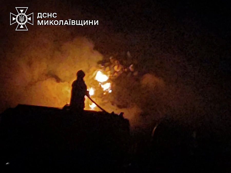 На Миколаївщині за добу сталося чотири пожежі: рятувальники врятували людину та ліквідували займання у магазинах