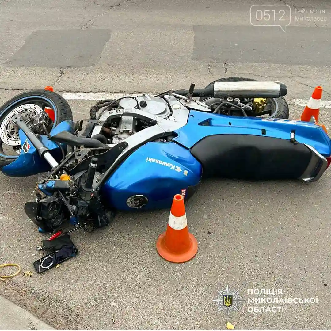 Смертельна аварія у центрі Миколаєва: мотоцикліст загинув, пасажир у лікарні