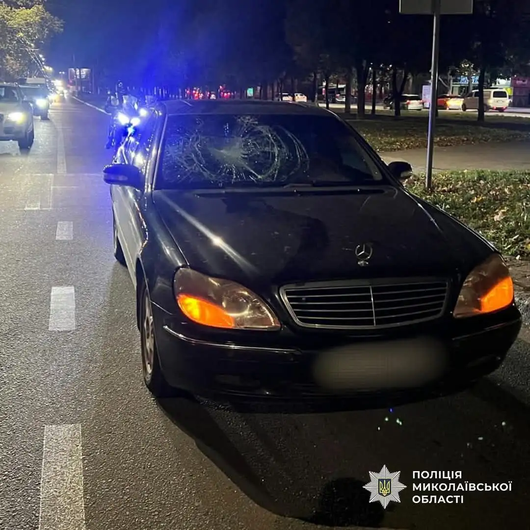 У Миколаєві Mercedes збив підлітка на пішохідному переході: хлопець госпіталізований