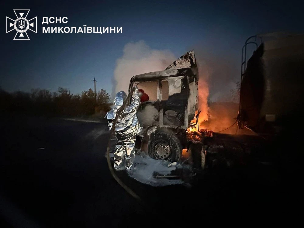 На Миколаївщині за добу рятувальники загасили три пожежі: палала вантажівка, легковик і будівля