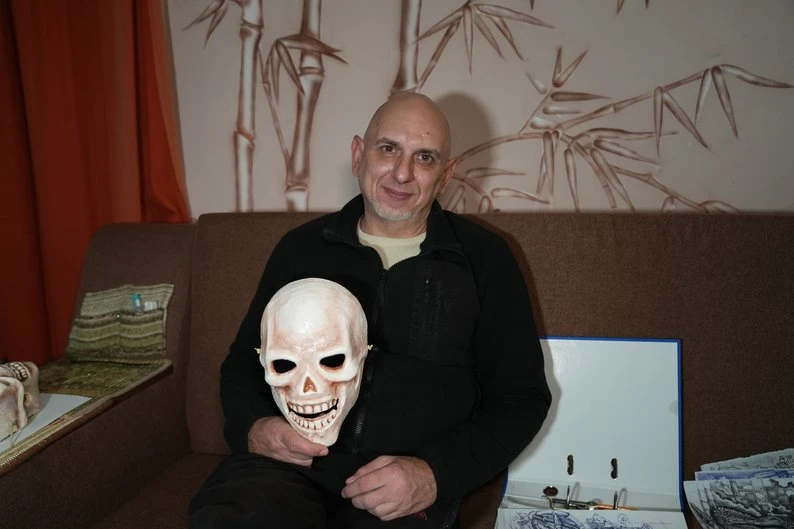 Миколаївець перетворив під’їзд свого будинку на артгалерею у стилі різних країн