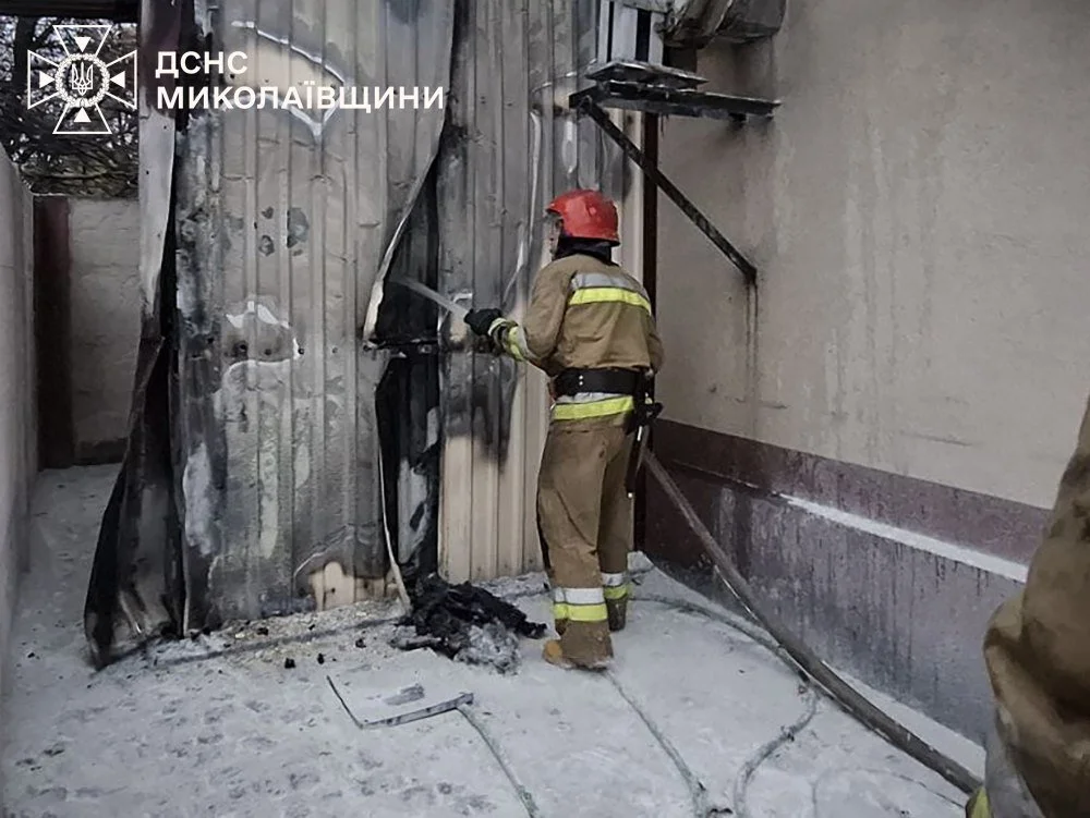 На Миколаївщині за добу сталися дві пожежі: горіли будинок і господарська споруда