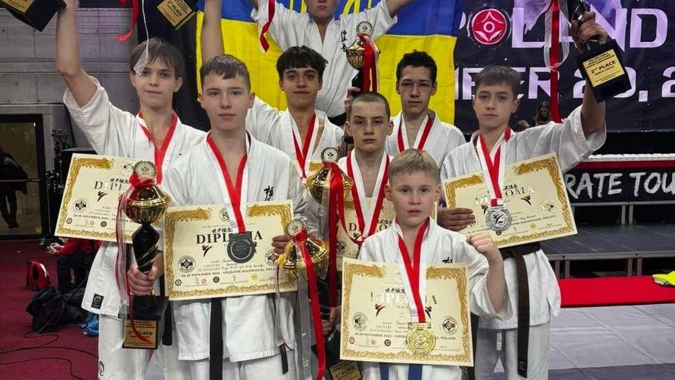 Миколаївські каратисти тріумфували у Варшаві: світова першість принесла одразу сім медалей
