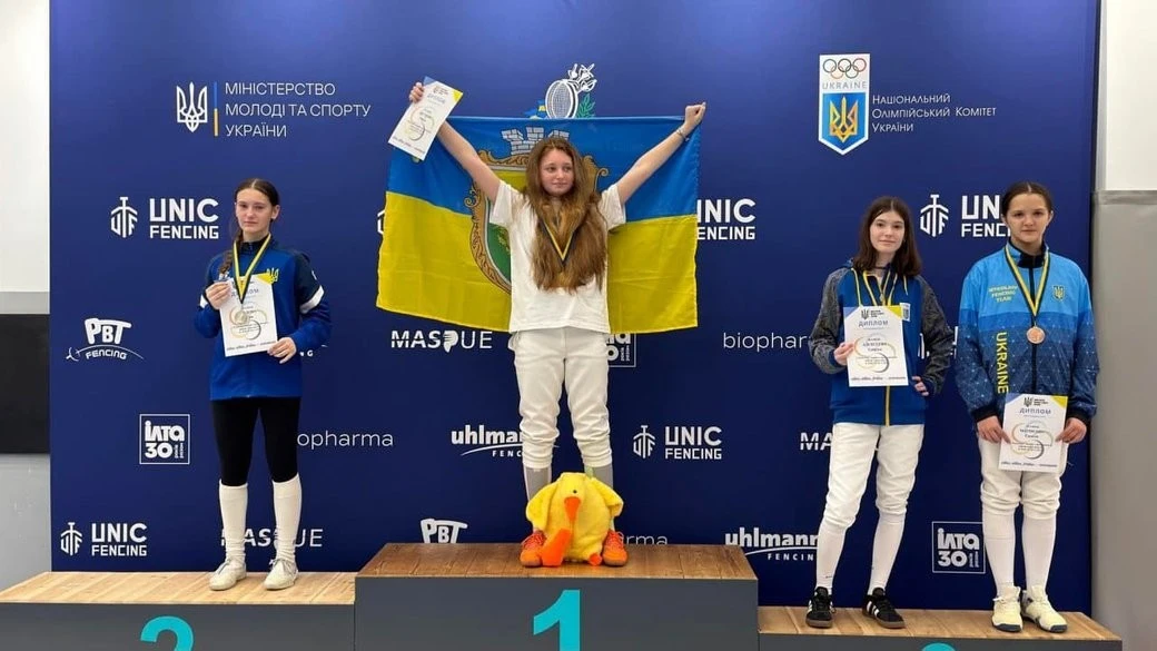 Миколаївські шаблісти привезли три нагороди з кадетського чемпіонату України