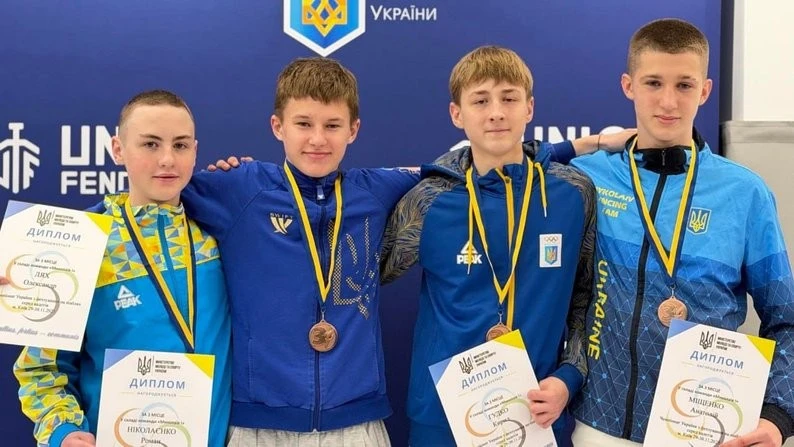 Миколаївські шаблісти привезли три нагороди з кадетського чемпіонату України