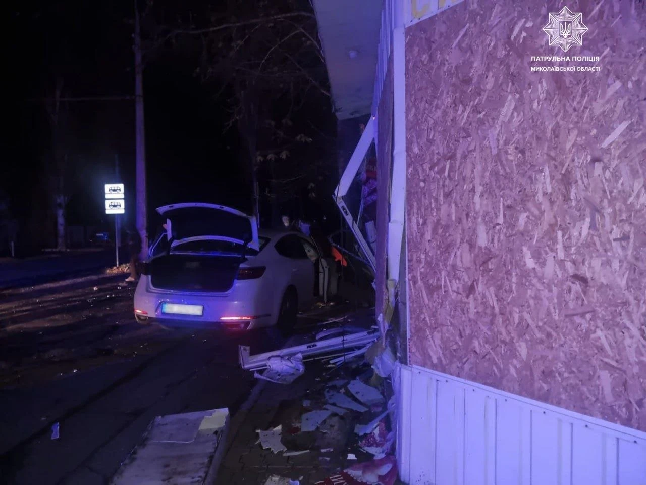 Ніч п’яних аварій у Миколаєві: два перекинуті авто та низка протоколів