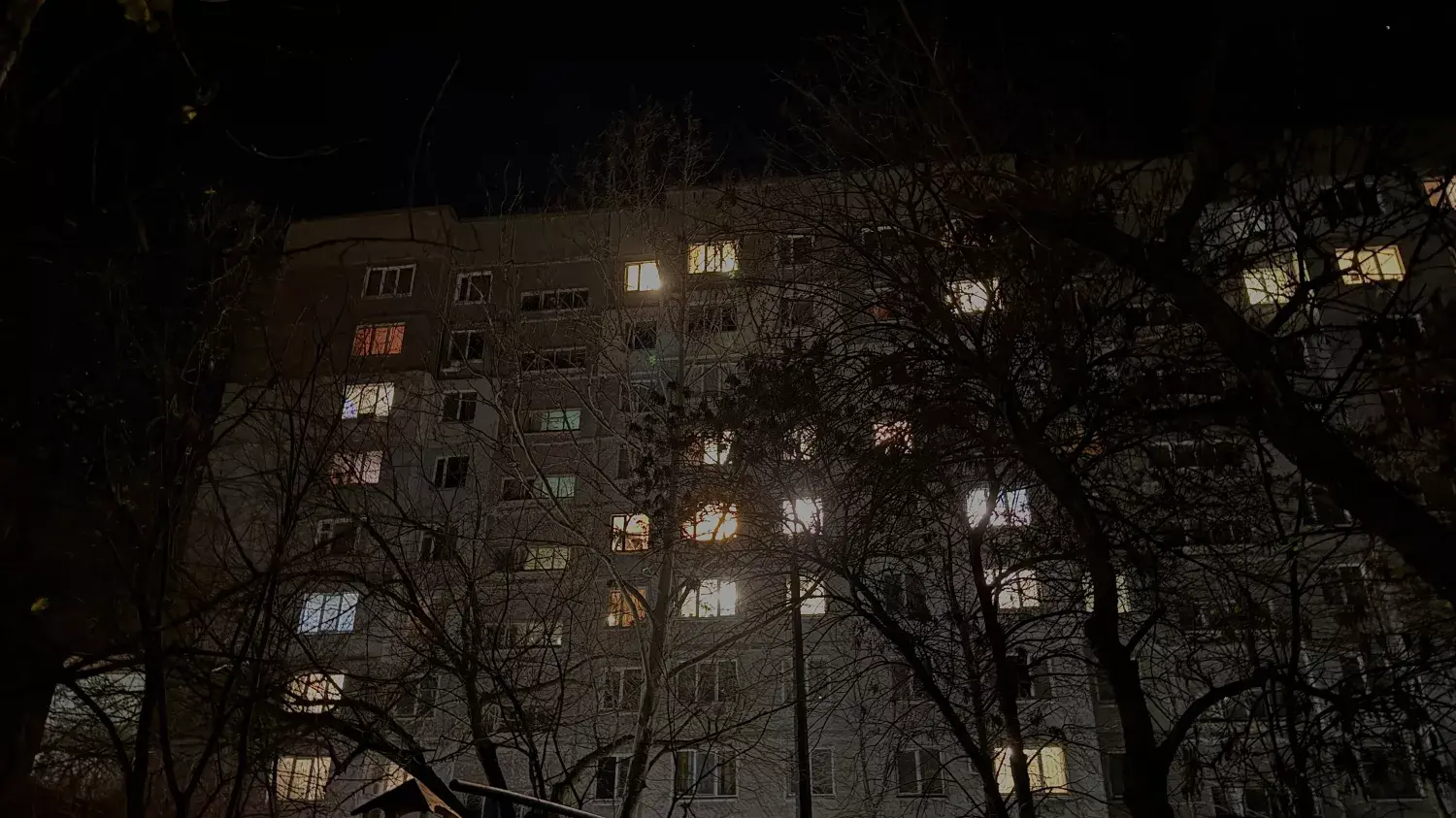 Світло повернулося в оселі: на Миколаївщині відновили електропостачання для сотень тисяч людей