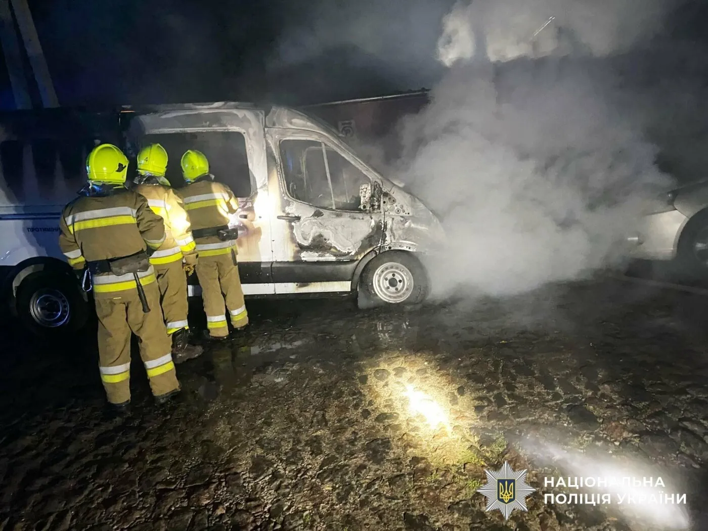 Підпал за винагороду, якої не заплатили: у Миколаєві затримали юнака через атаку на авто гуманітарників
