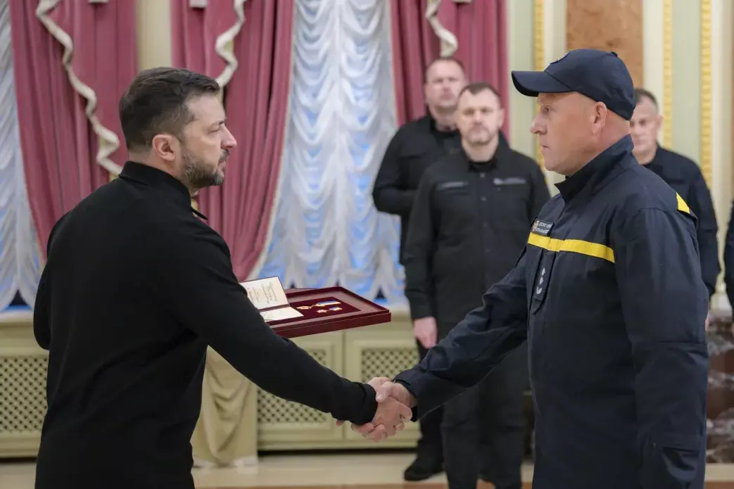 Після ударів по Півдню Зеленський подякував рятувальникам: серед відзначених – п’ятеро з Миколаївщини