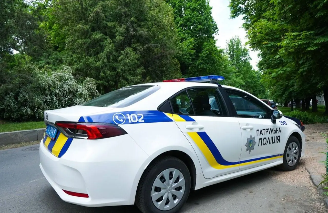 У Миколаєві затримали чоловіка, який лякав перехожих предметами, схожими на зброю