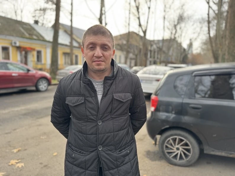 У Миколаєві затримали чоловіка, який лякав перехожих предметами, схожими на зброю