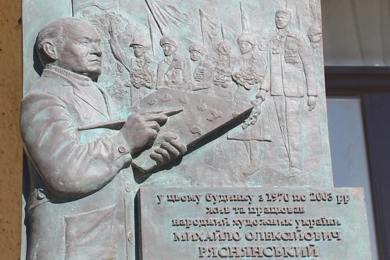 У Миколаєві затримали чоловіка, який лякав перехожих предметами, схожими на зброю