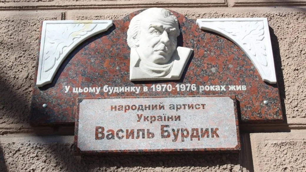 У Миколаєві затримали чоловіка, який лякав перехожих предметами, схожими на зброю