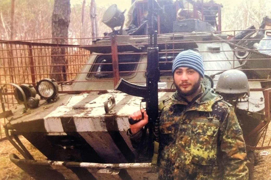 Миколаївський ветеран АТО біжить у мороз на оголеному торсі і пірнає у крижану річку