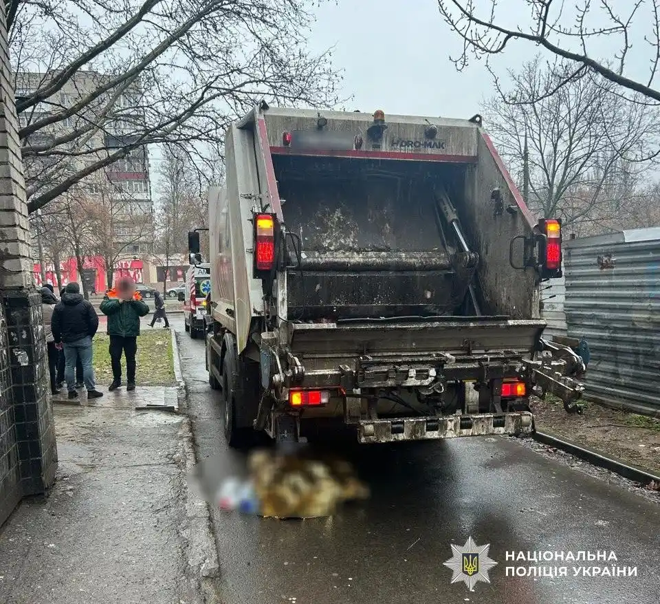 Смертельна аварія в Миколаєві: жінка загинула під колесами спецтехніки