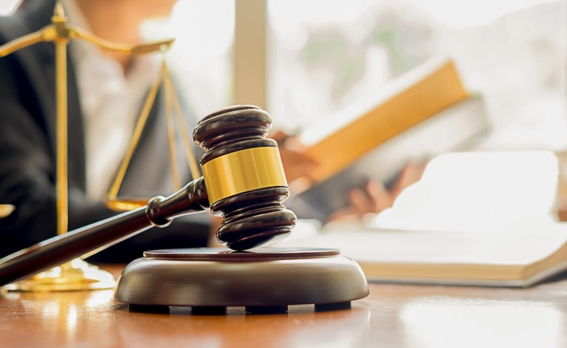 Справа про шкільний кейтеринг у Миколаєві: апеляція не змінила запобіжний захід для підозрюваного директора КП