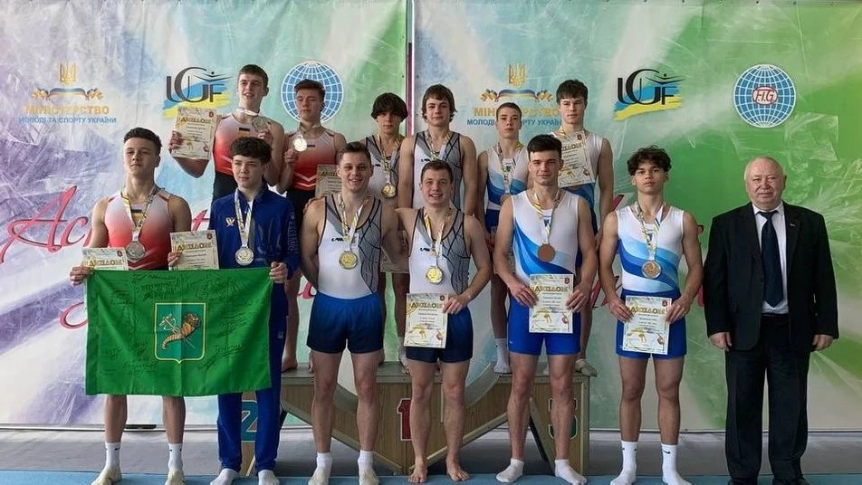 Команда Миколаївщини виборола срібло на чемпіонаті України зі стрибків на акробатичній доріжці