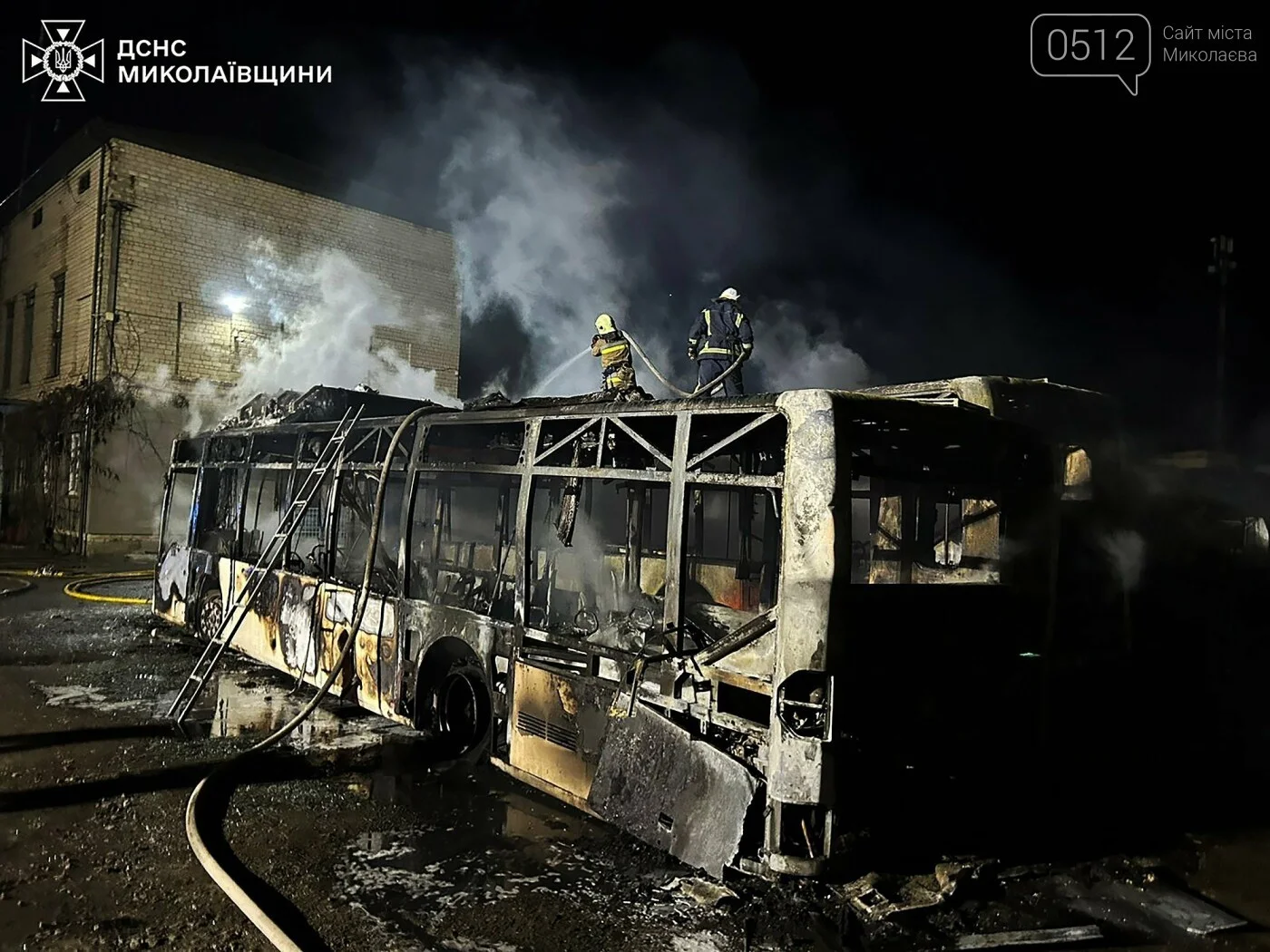 Пожежі на Миколаївщині за добу: вигоріли автобуси, очерет і господарчі будівлі