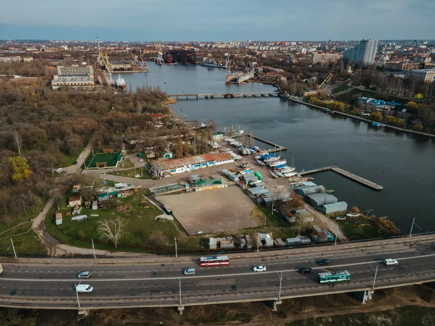 У Миколаєві сперечаються за яхтові стоянки – спортшколи хочуть зберегти частину територій