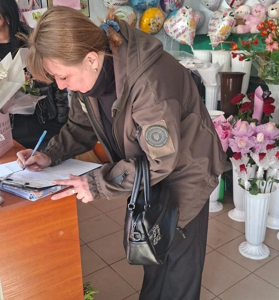 У центрі Миколаєва зафіксували екологічні порушення на квітковому ринку