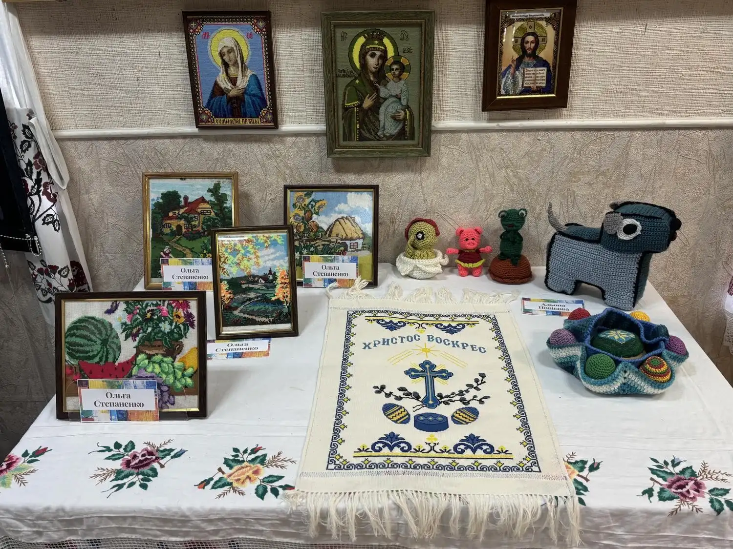 Мистецтво сильних духом: у Південноукраїнську відкрилася святкова експозиція до Великодня