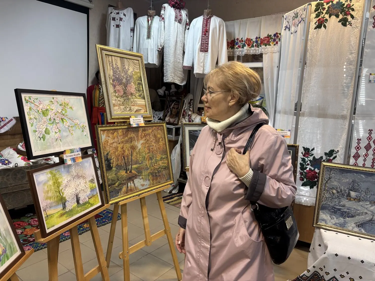 Мистецтво сильних духом: у Південноукраїнську відкрилася святкова експозиція до Великодня