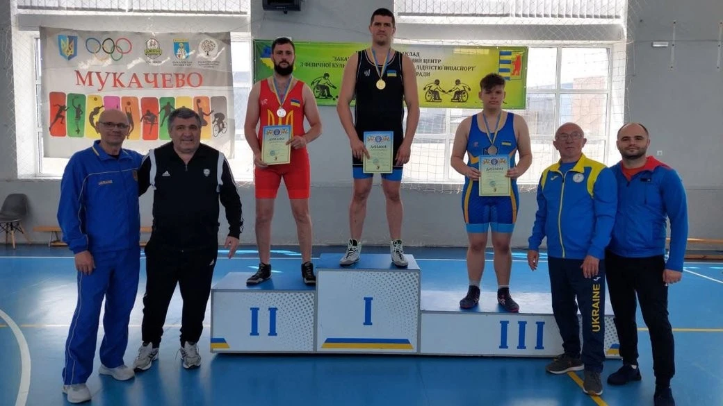 Тріумф на килимі: миколаївські борці привезли 14 медалей із чемпіонату України