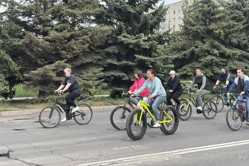 “Дорога вдячності”: у Південноукраїнську вшанували вчителя-воїна Максима Андронатія велопробігом