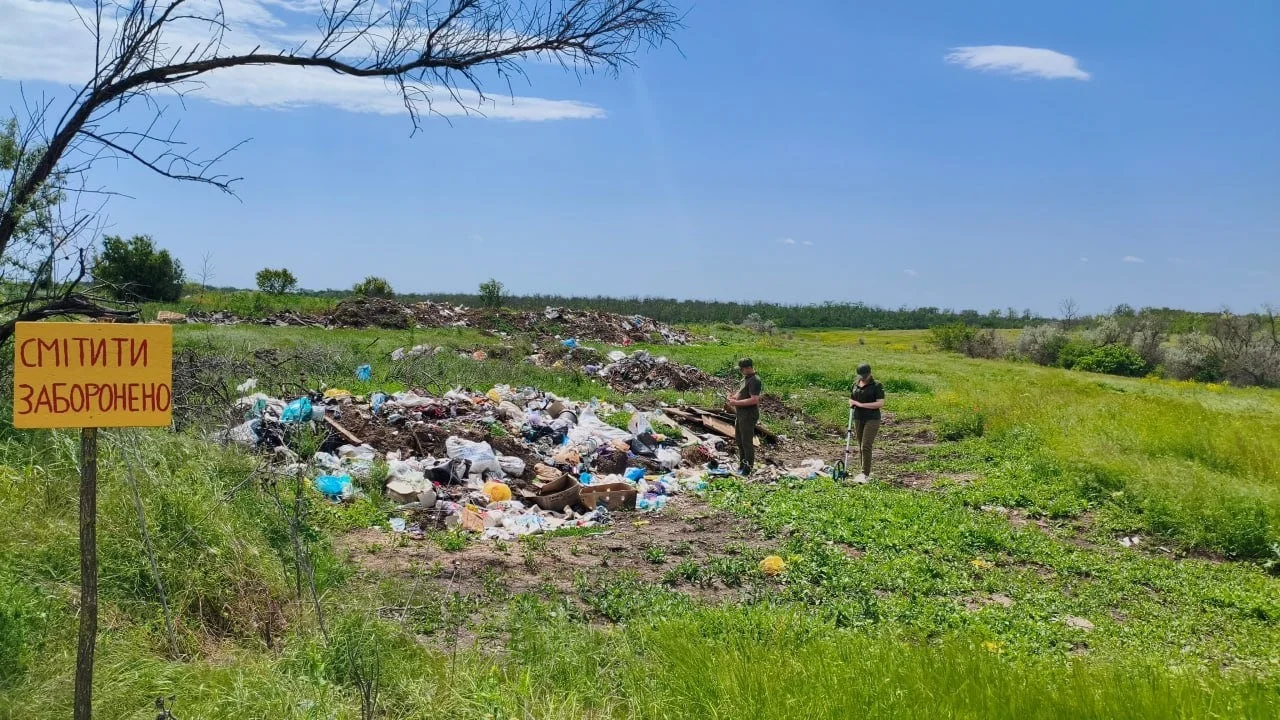 Заповідне Катеринівське водосховище на Миколаївщині перетворили на смітник