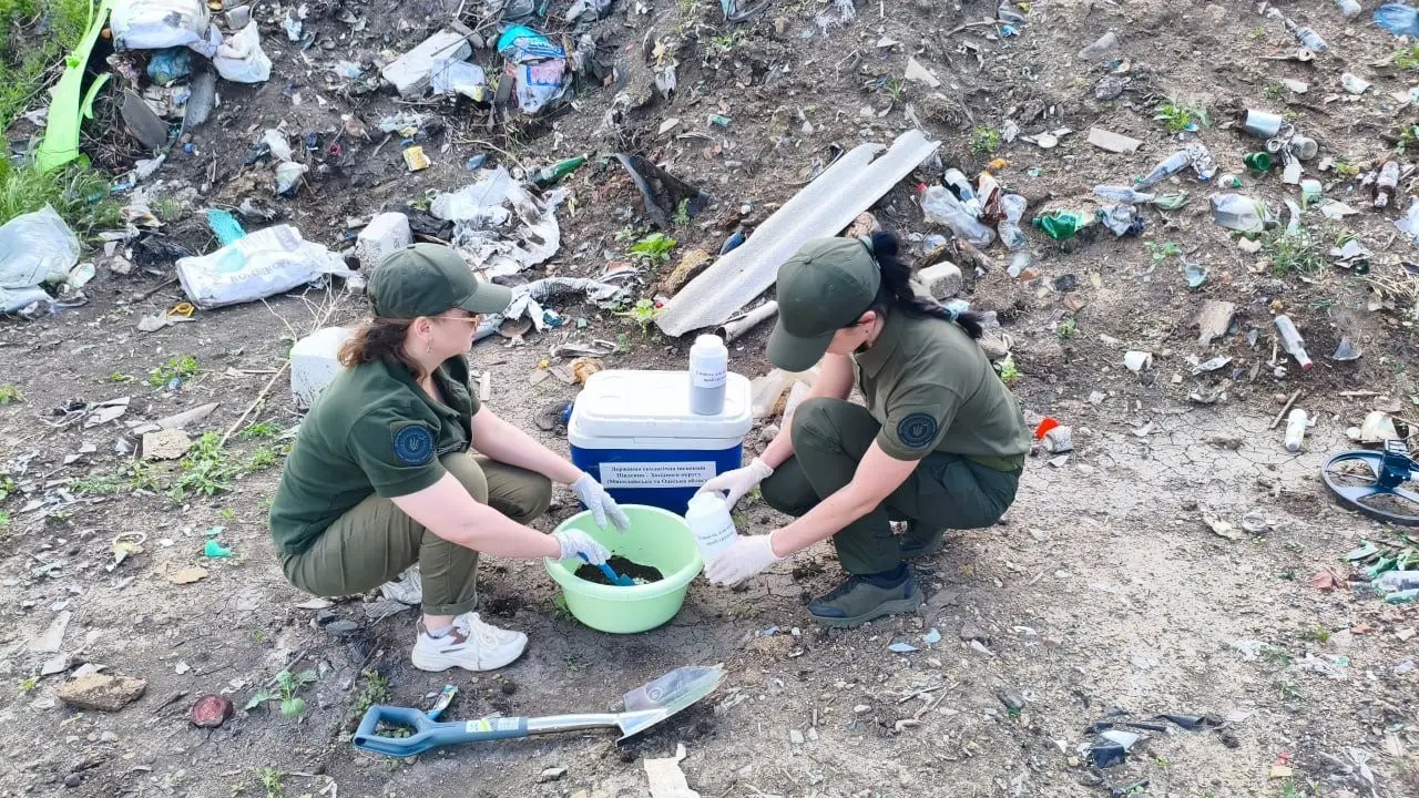 Заповідне Катеринівське водосховище на Миколаївщині перетворили на смітник