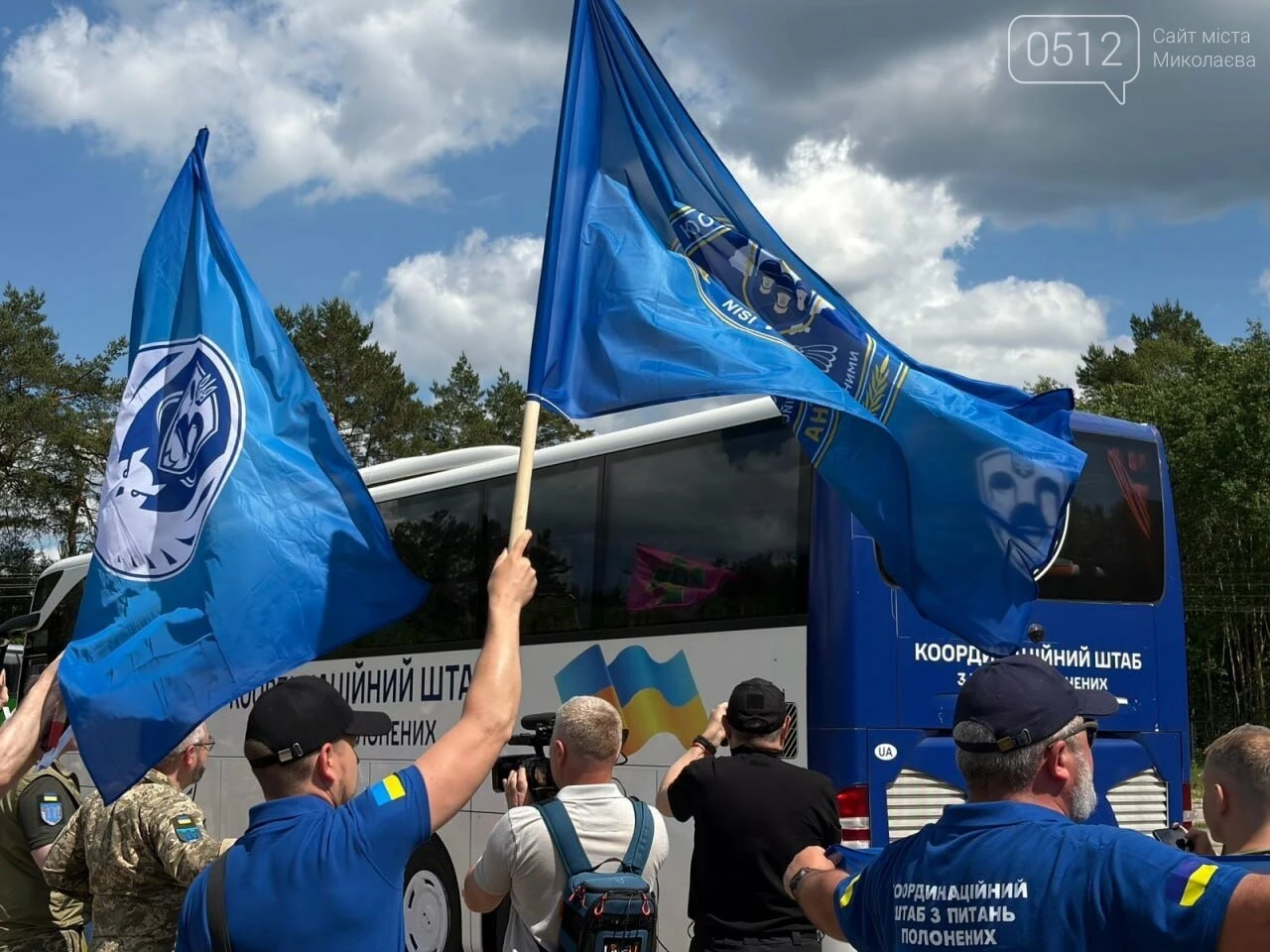 Великий обмін: в Україну з тривалого російського полону повернулися 185 військових та один цивільний