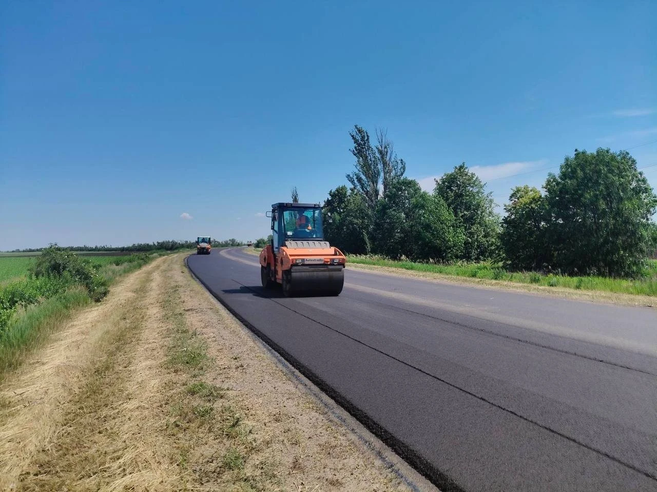 Понад мільйон «квадратів» нового покриття: Миколаївська область показала рекордні темпи ремонту стратегічних трас