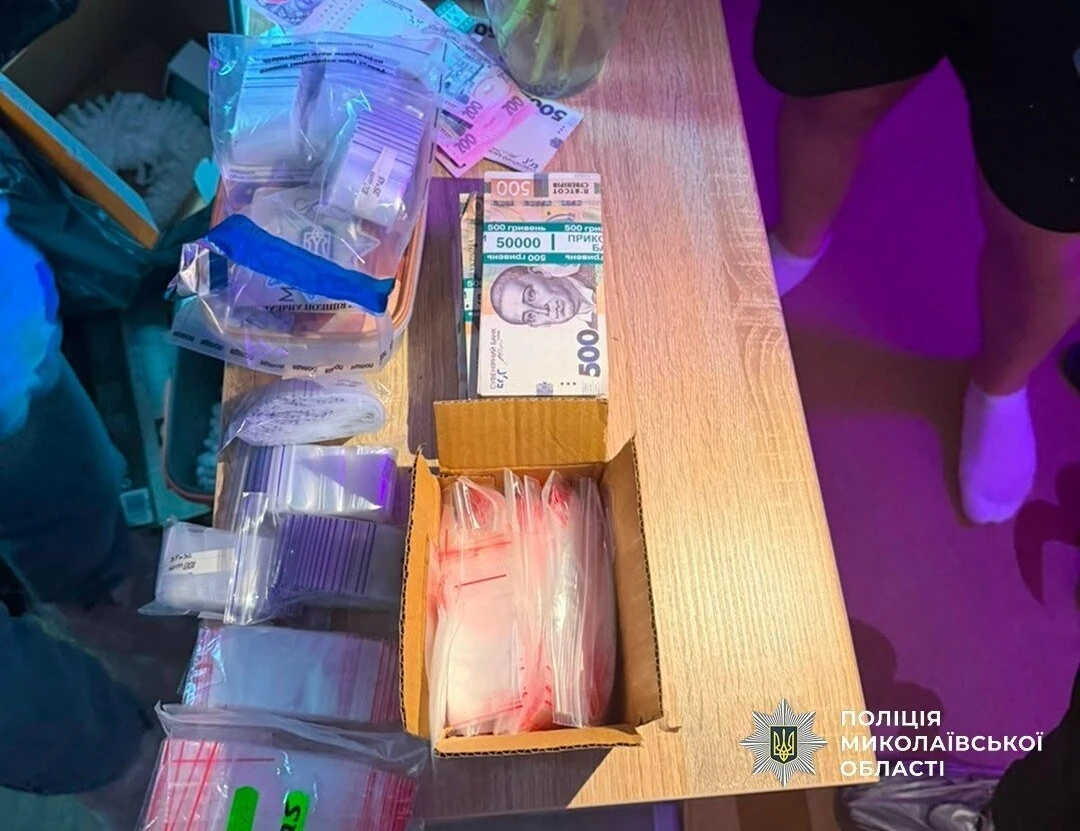 У Миколаєві судитимуть 20-річного торговця психотропами, у якого знайшли вогнепальну зброю