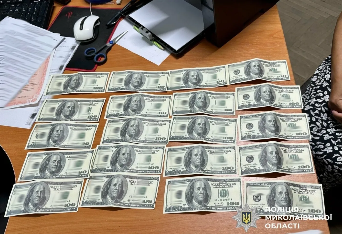 Сімейний бізнес на ухилянтах: на Миколаївщині за розрахунок міченою валютою взяли родичок