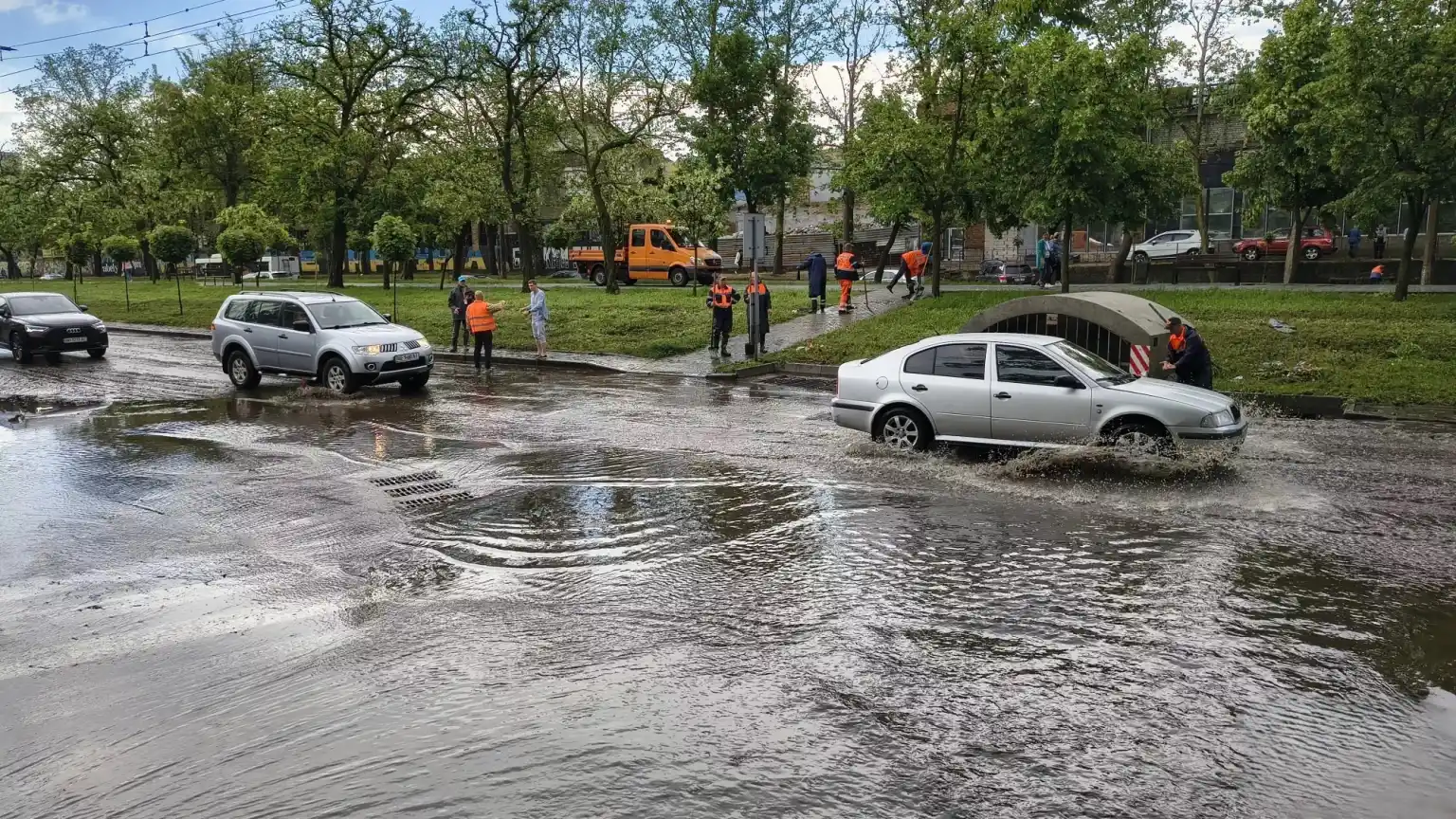 Миколаїв накрила потужна злива: за дві з половиною години випала майже половина місячної норми опадів